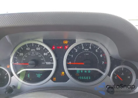 2010 Jeep Wrangler Sahara z USA, uszkodzony, nr VIN 1J4GA5D16AL231085